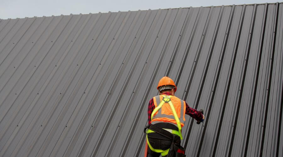 Professional gutter cleaning in Columbus City, IA